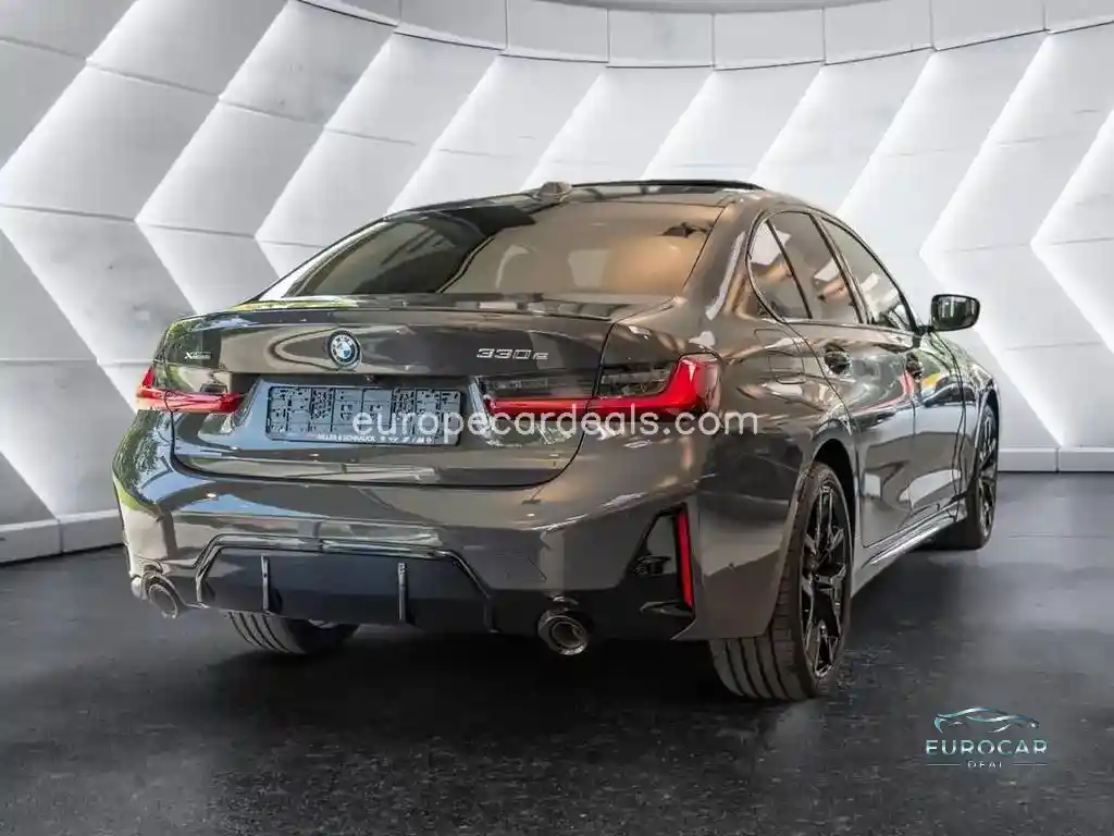 BMW 330