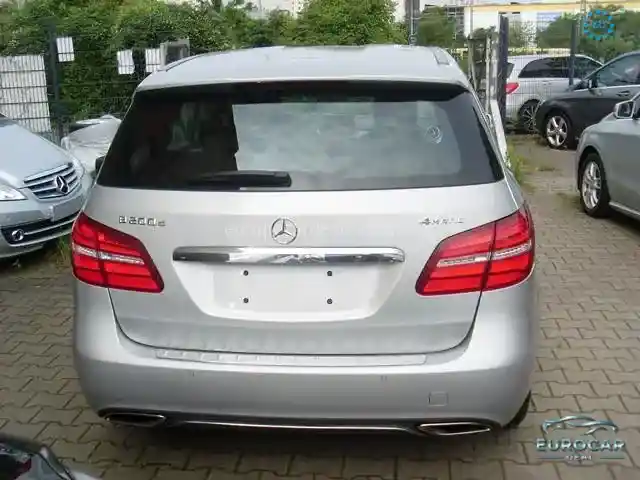 Mercedes-Benz B 200