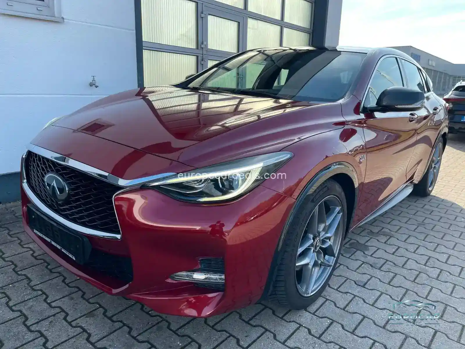 Infiniti Q30