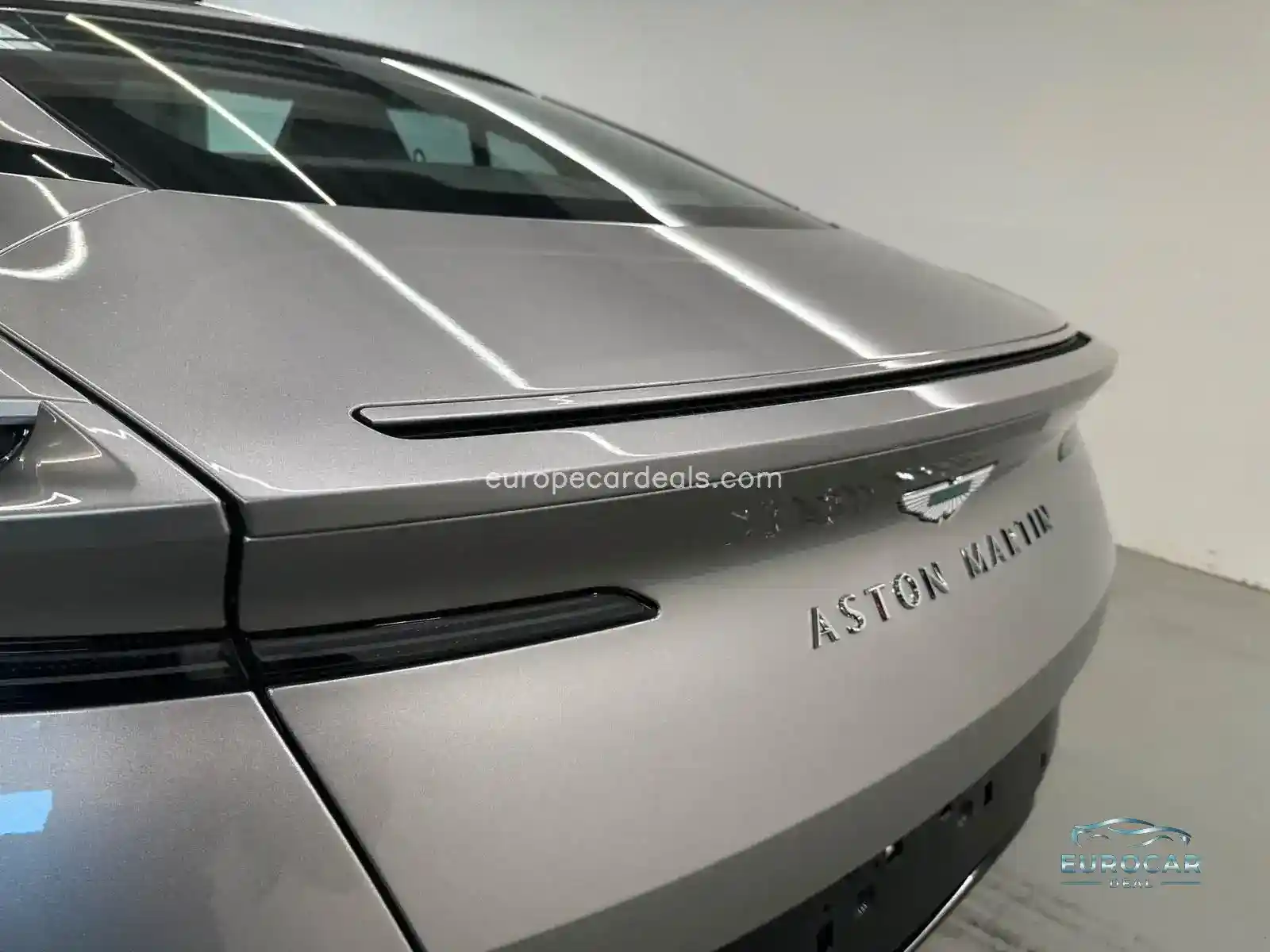 Aston Martin DB12