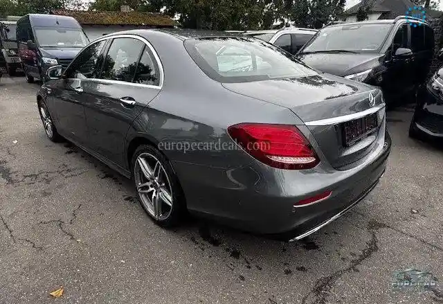Mercedes-Benz E 220
