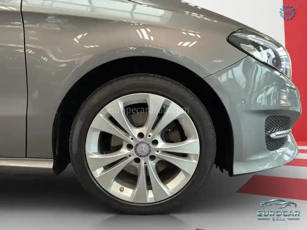 Mercedes-Benz B 180