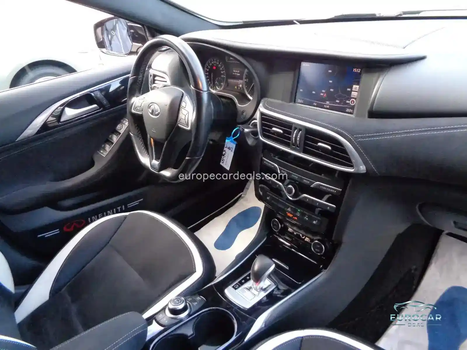 Infiniti Q30