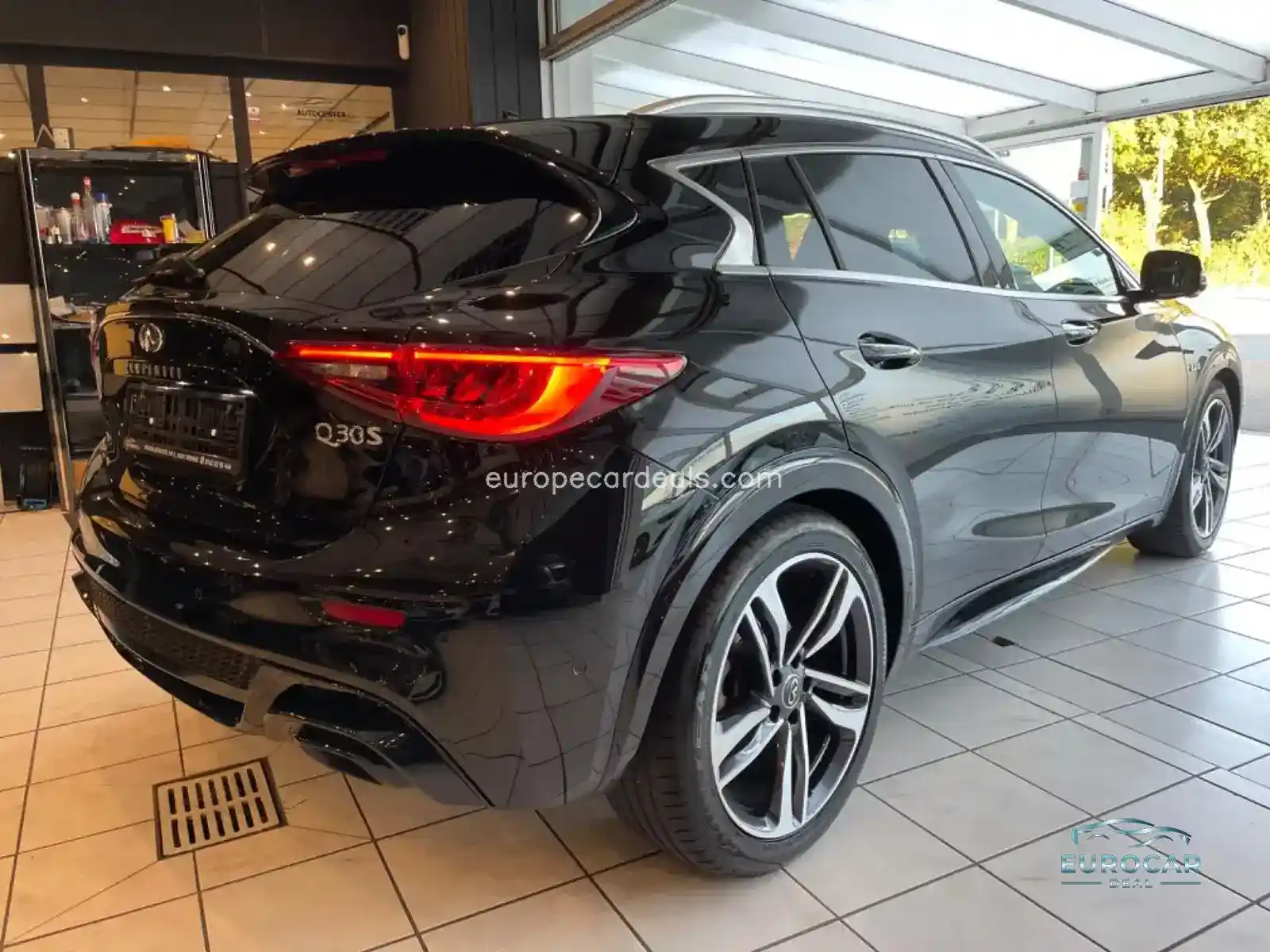 Infiniti Q30