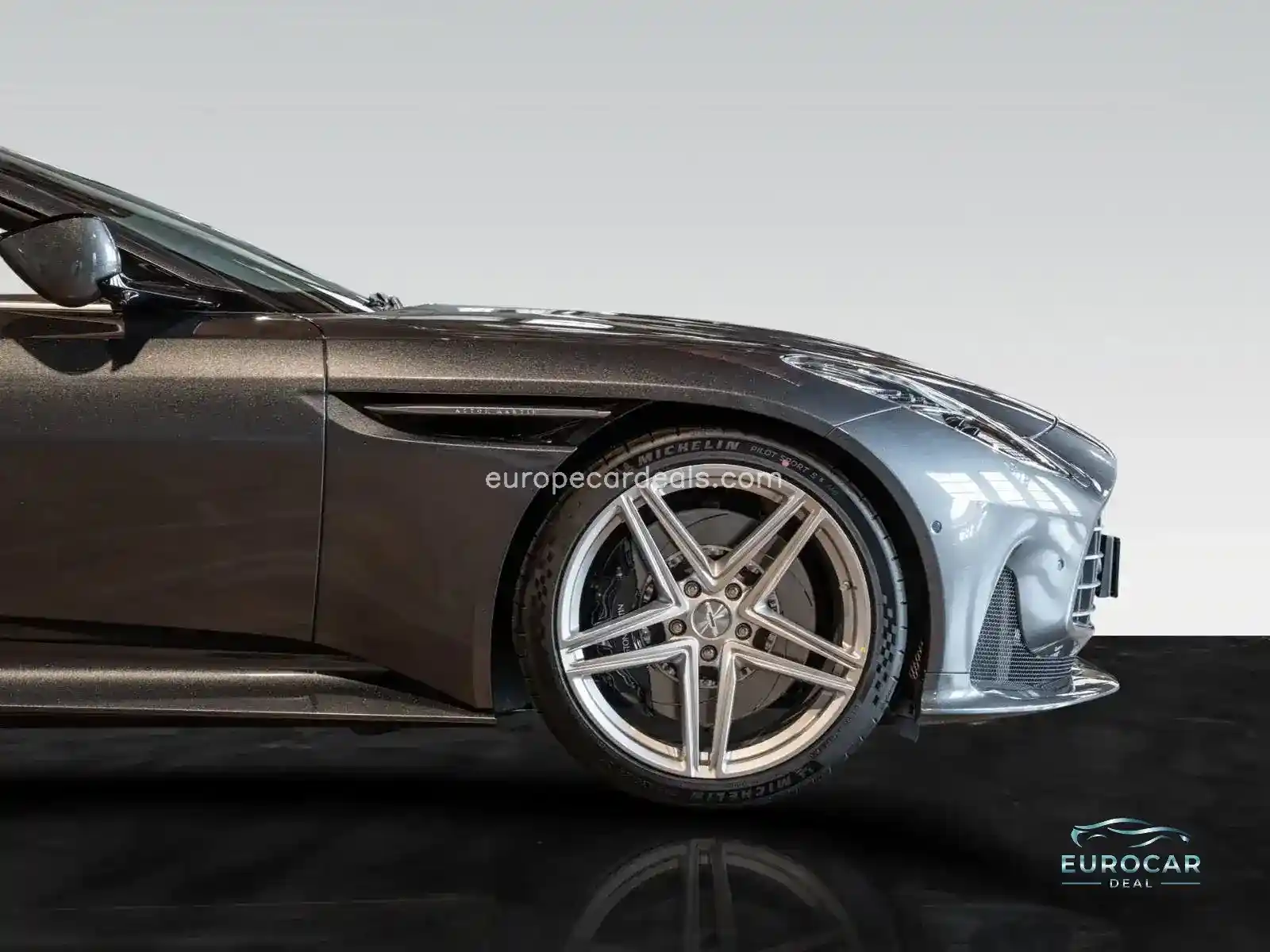 Aston Martin DB12