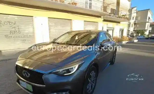 Infiniti Q30