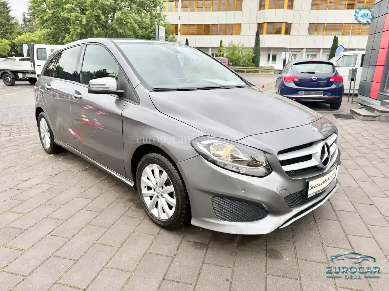 Mercedes-Benz B 180