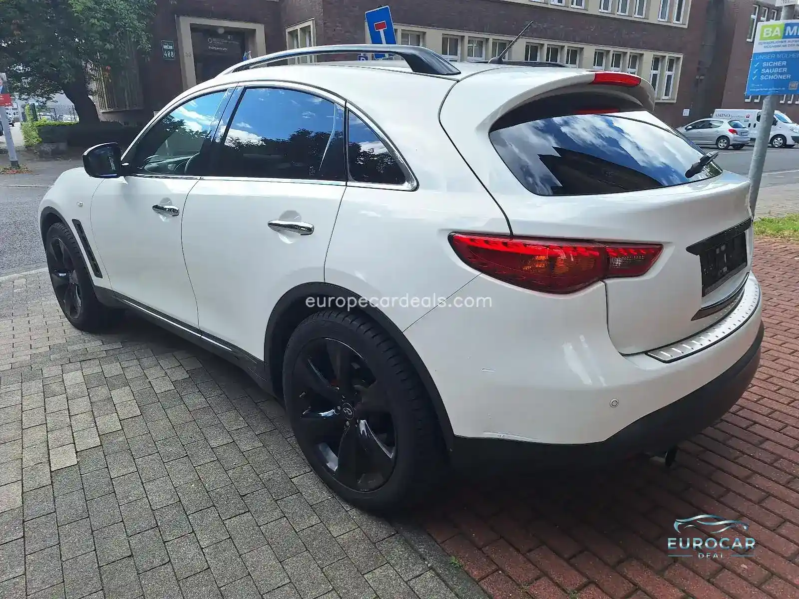 Infiniti QX70