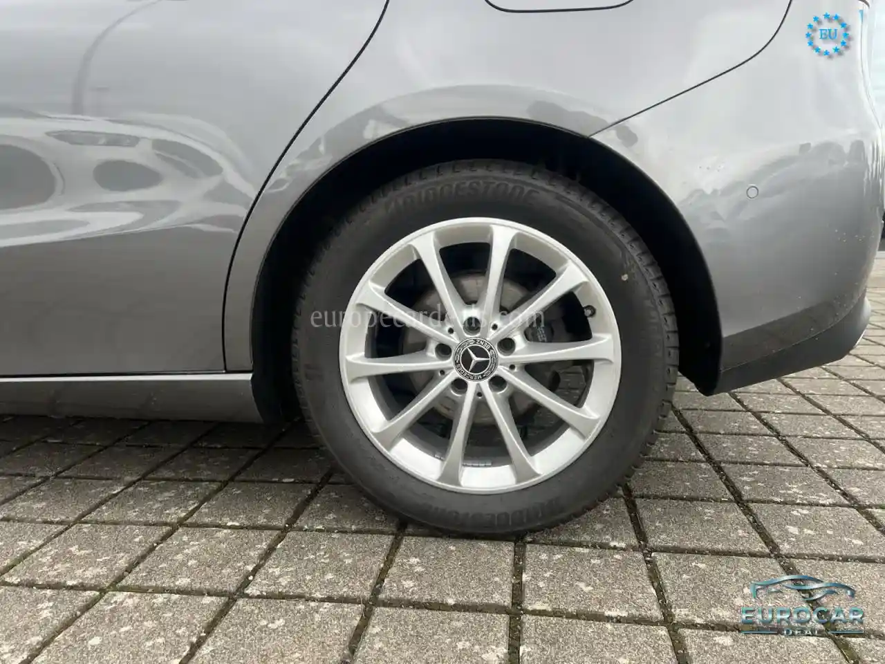 Mercedes-Benz B 180
