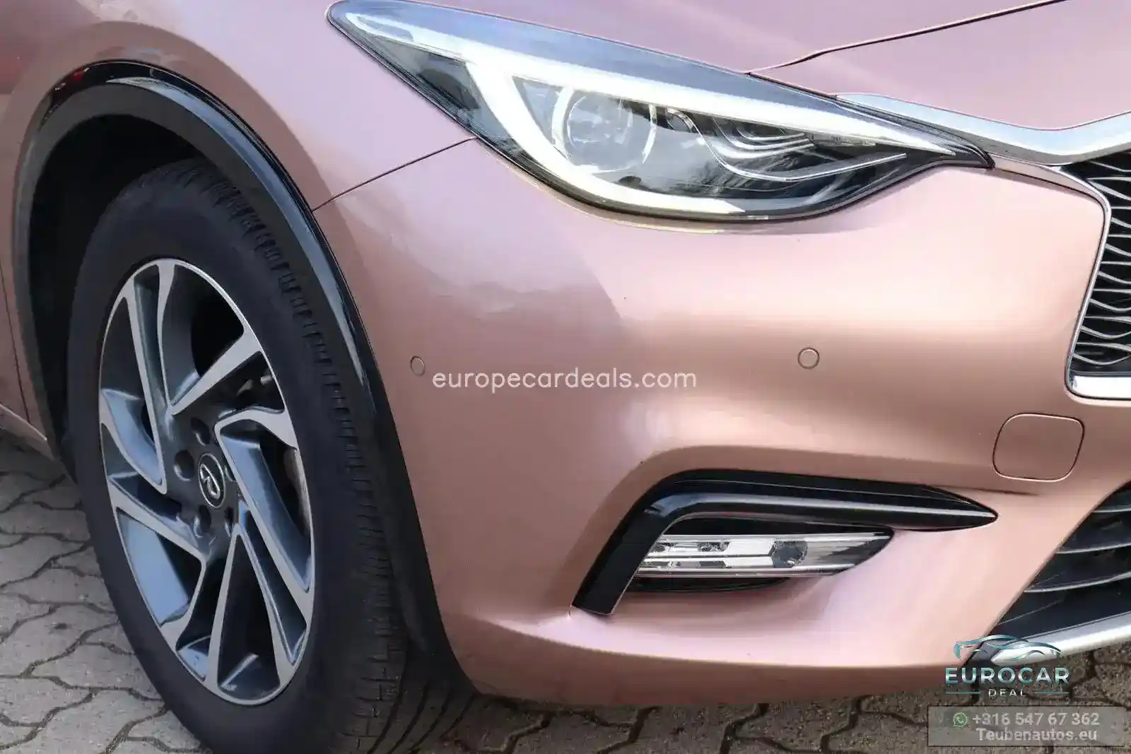Infiniti Q30