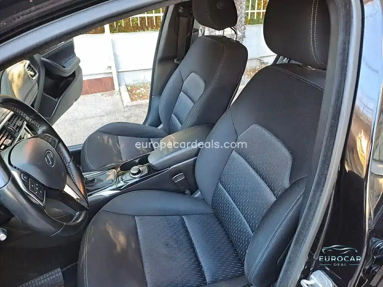 Infiniti Q30