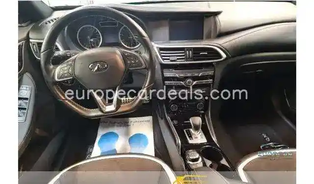 Infiniti Q30