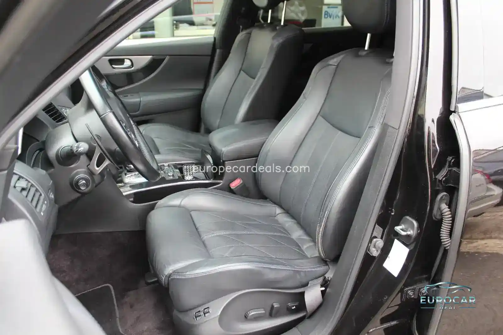 Infiniti QX70