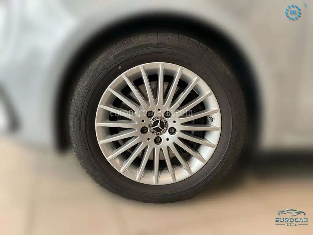 Mercedes-Benz V 220