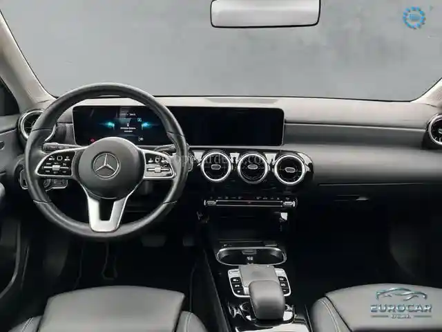 Mercedes-Benz A 220