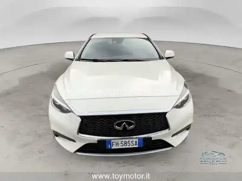 Infiniti Q30