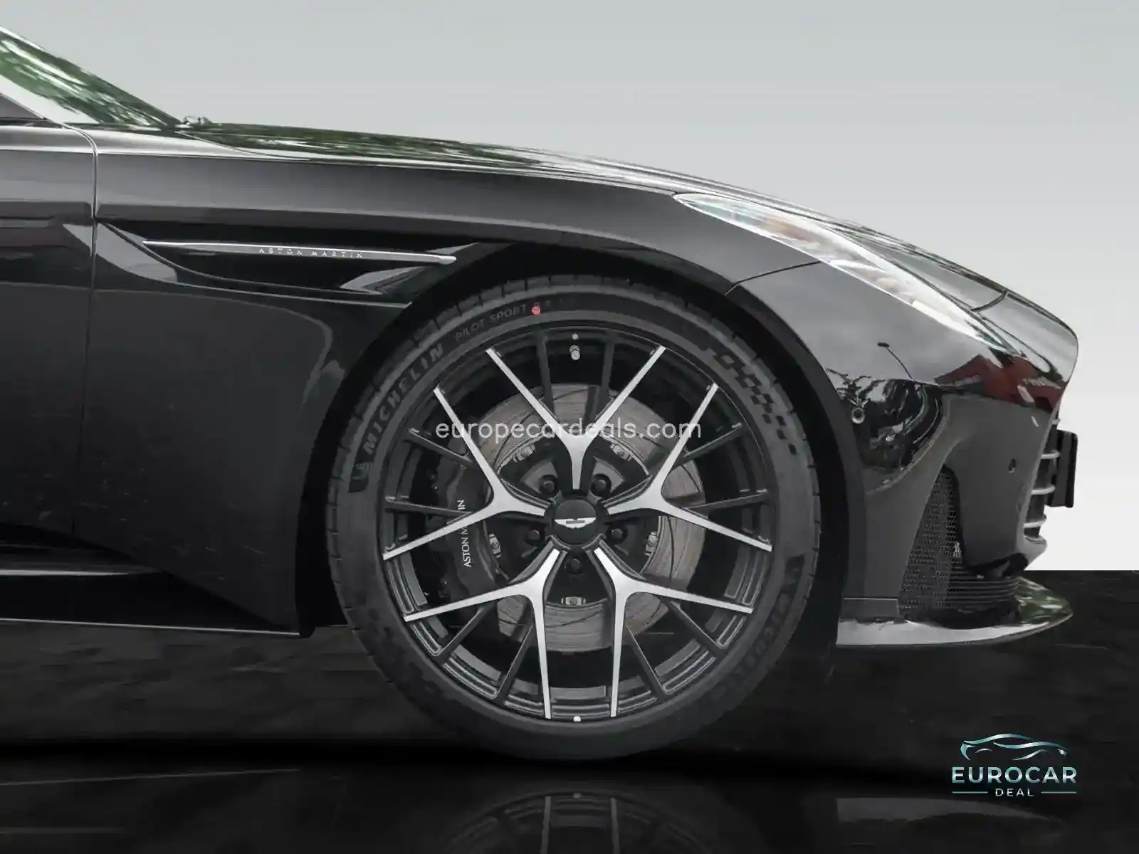 Aston Martin DB12