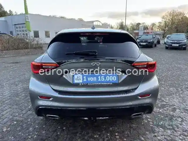 Infiniti Q30