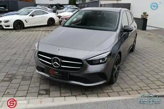 Mercedes-Benz B 220