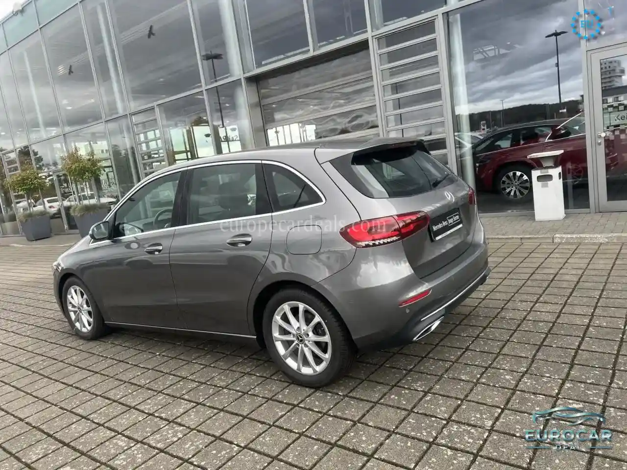 Mercedes-Benz B 180