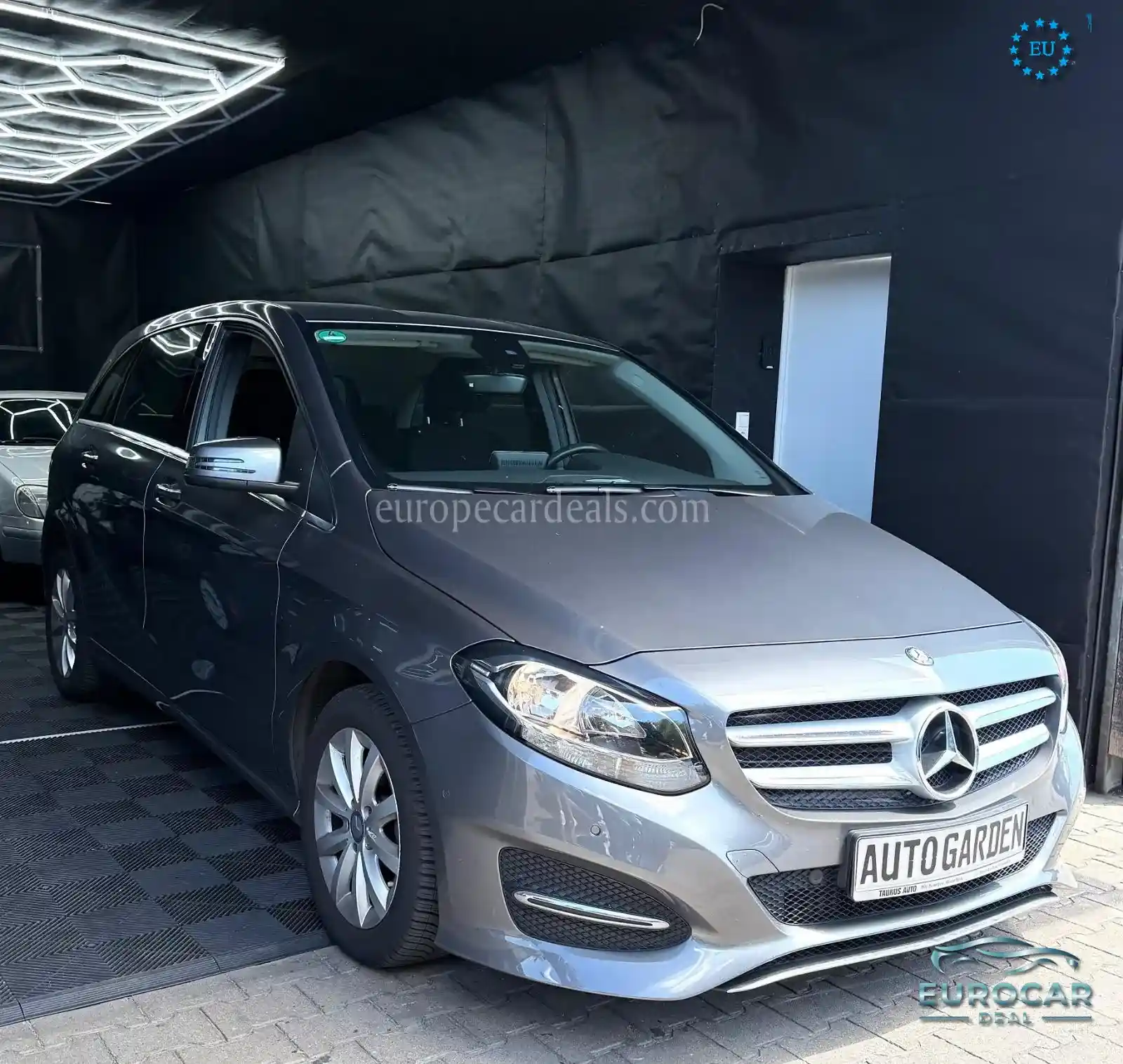 Mercedes-Benz B 180