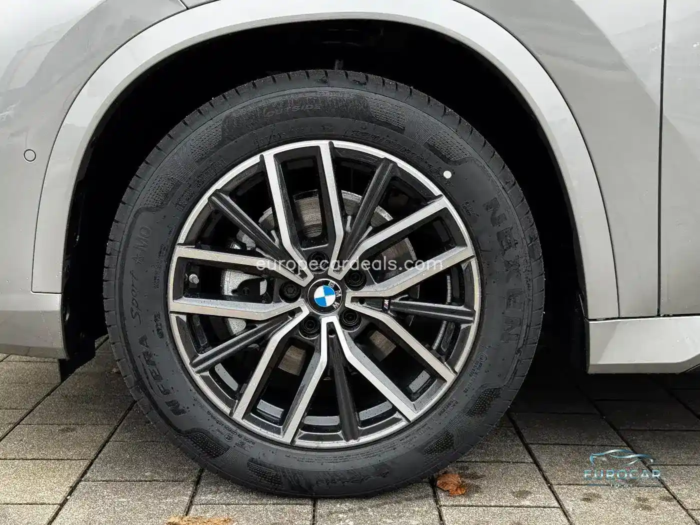 BMW iX1