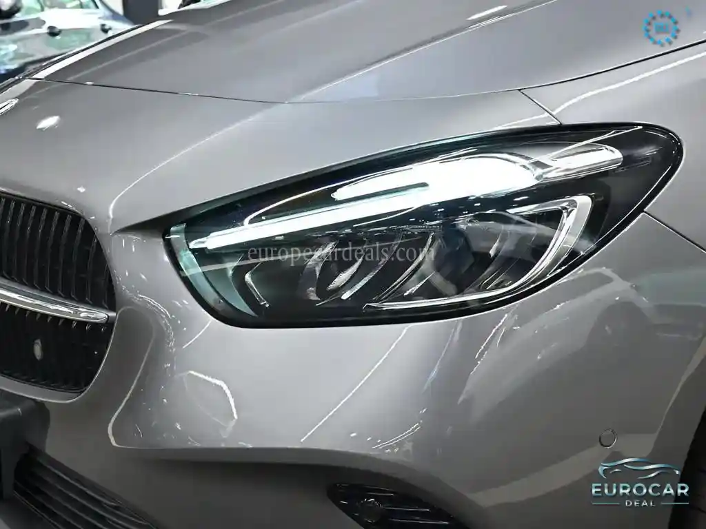 Mercedes-Benz B 180
