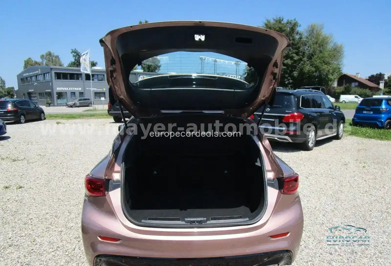 Infiniti Q30