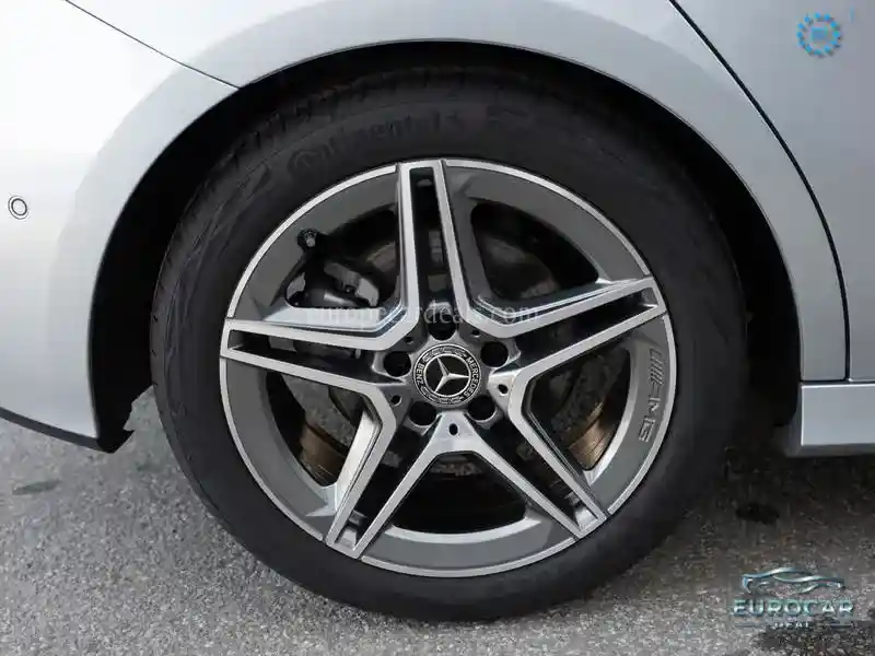 Mercedes-Benz A 220