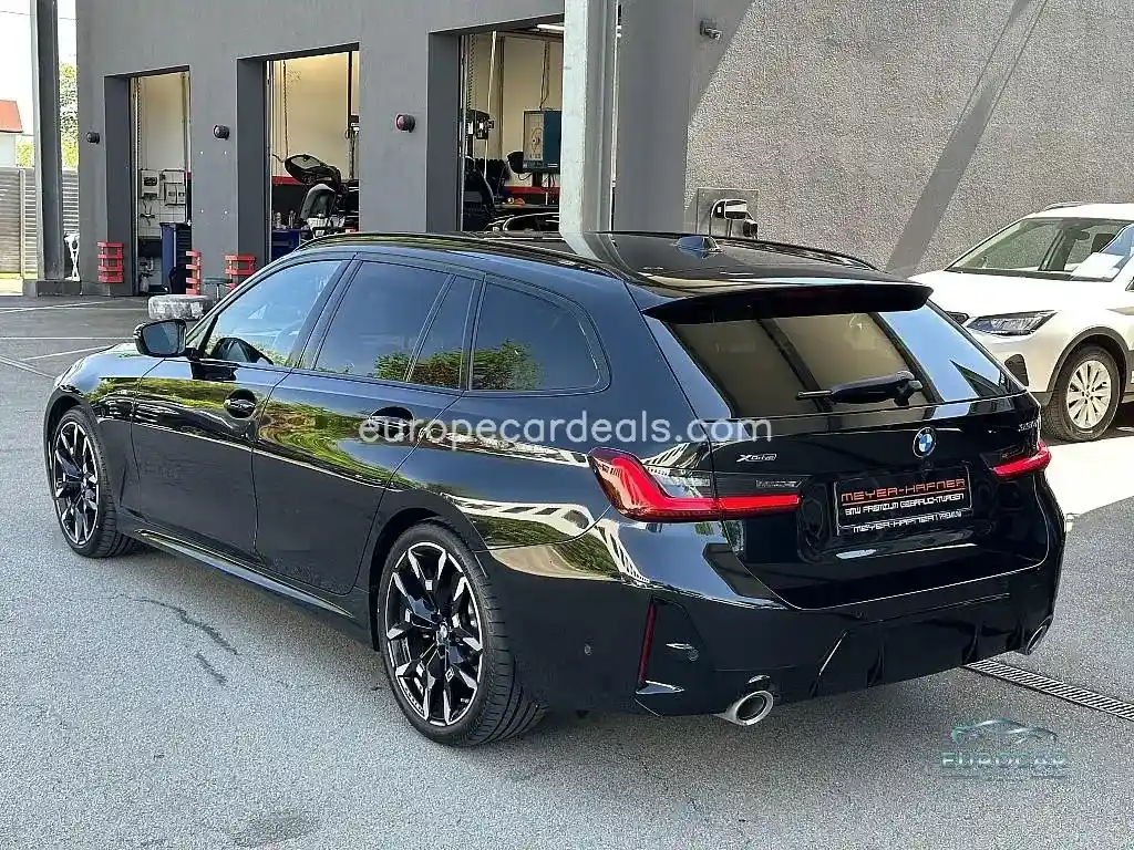BMW 330