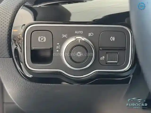 Mercedes-Benz A 220