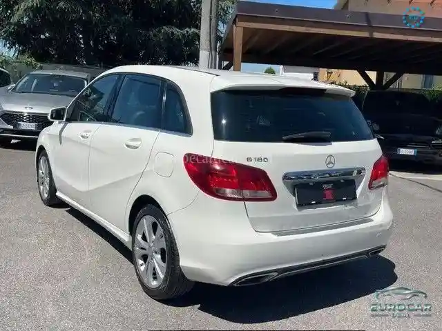Mercedes-Benz B 180
