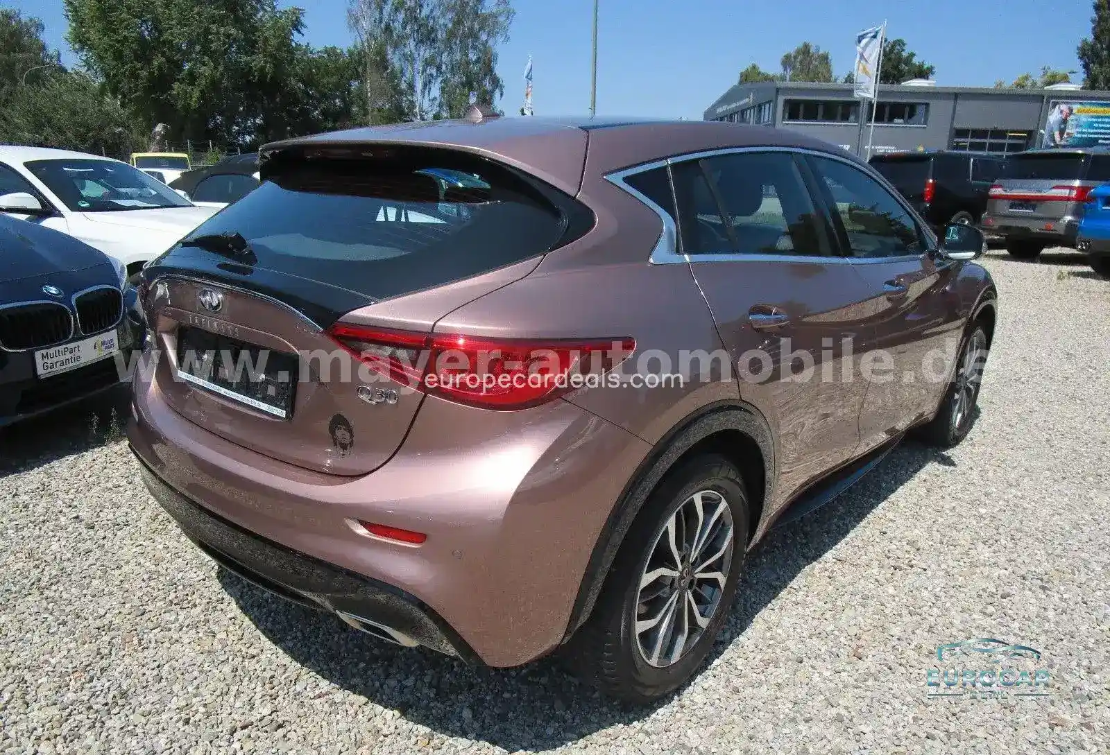 Infiniti Q30
