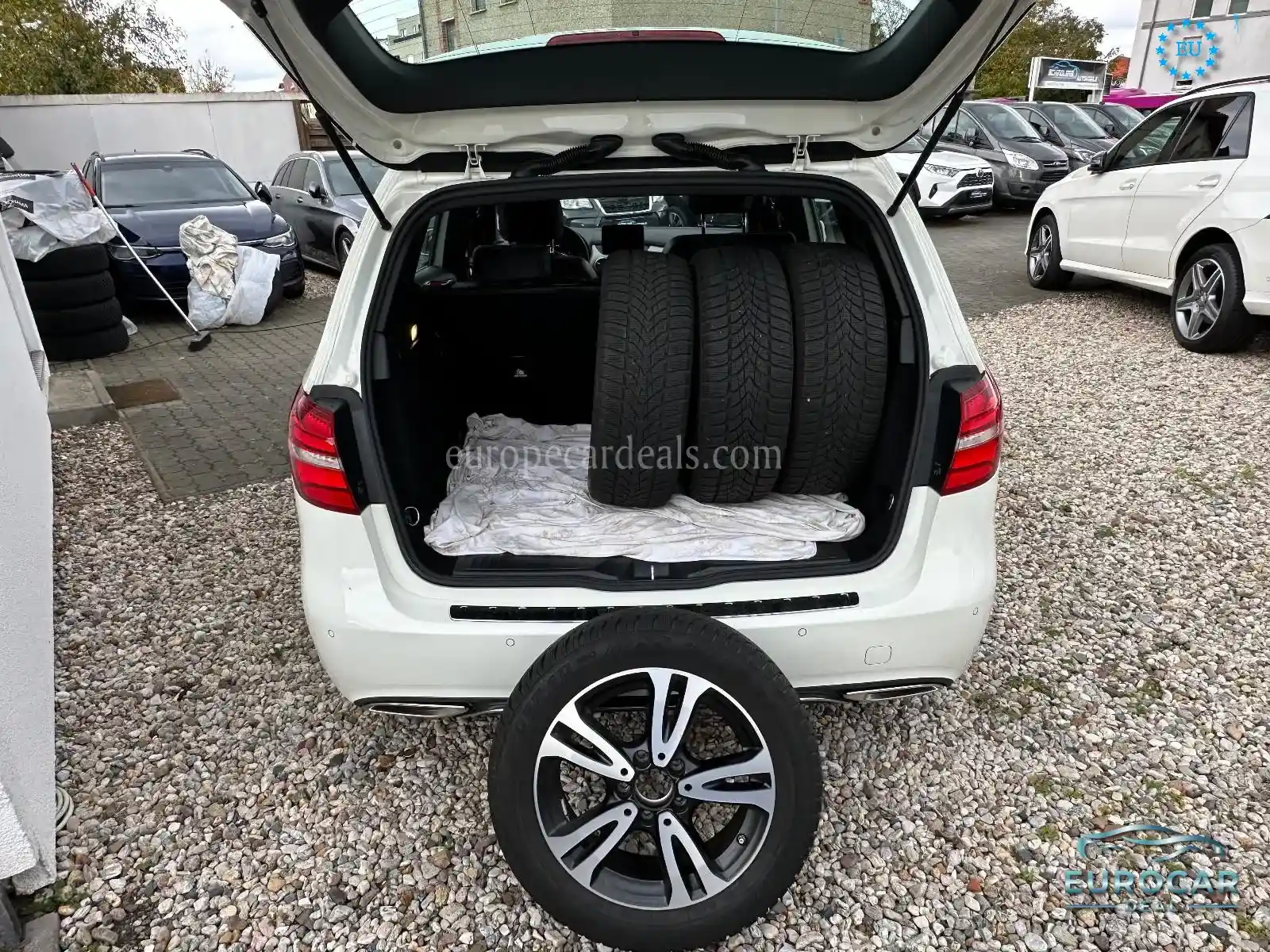 Mercedes-Benz B 180