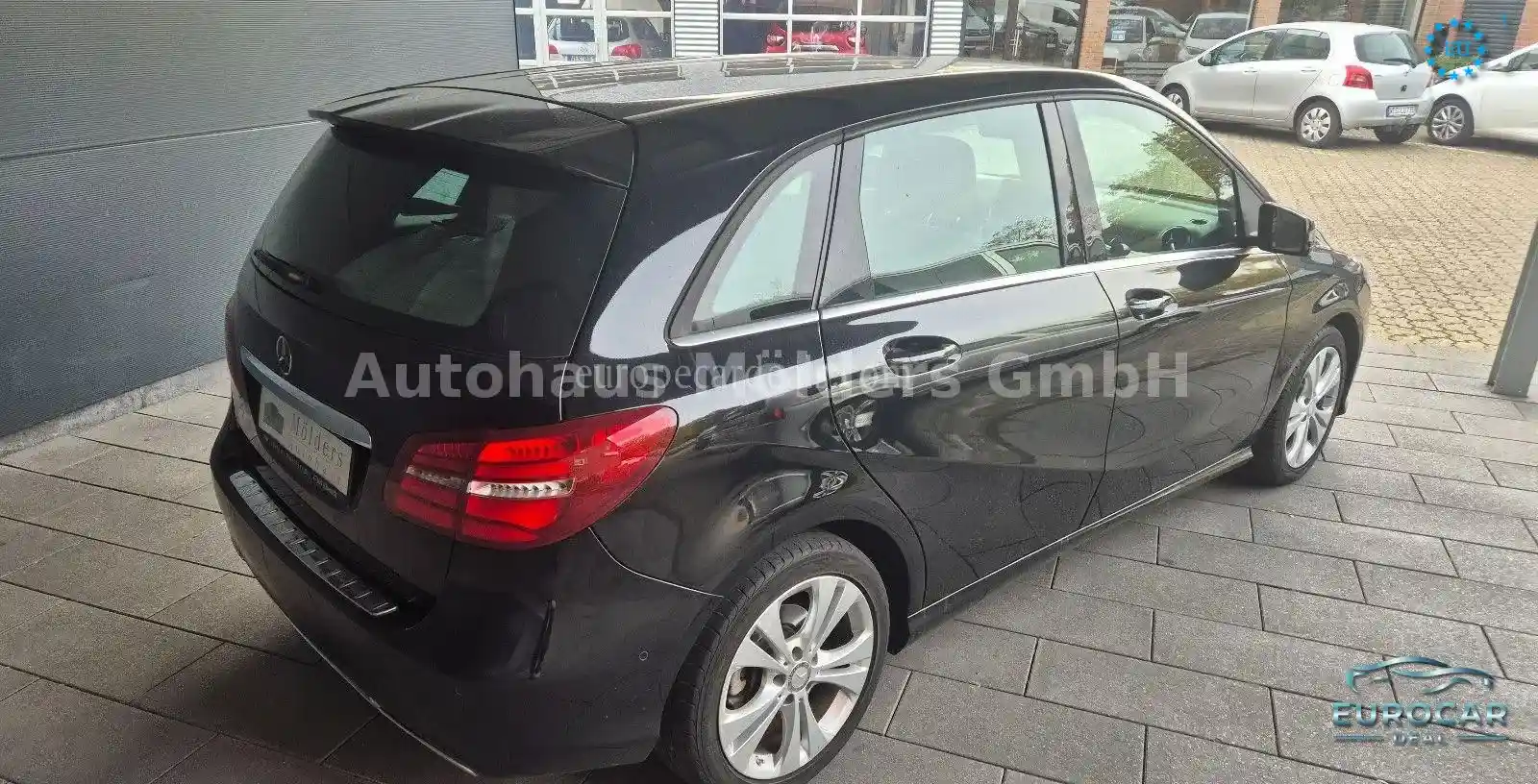 Mercedes-Benz B 180
