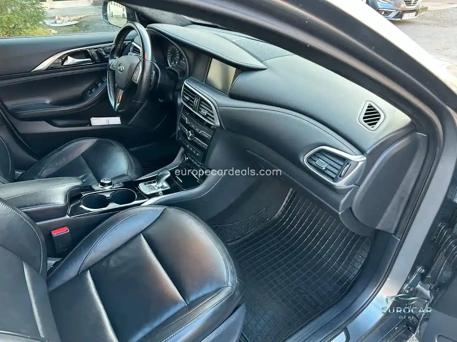 Infiniti Q30
