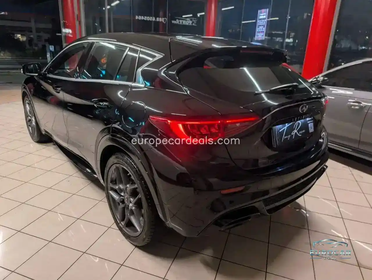 Infiniti Q30