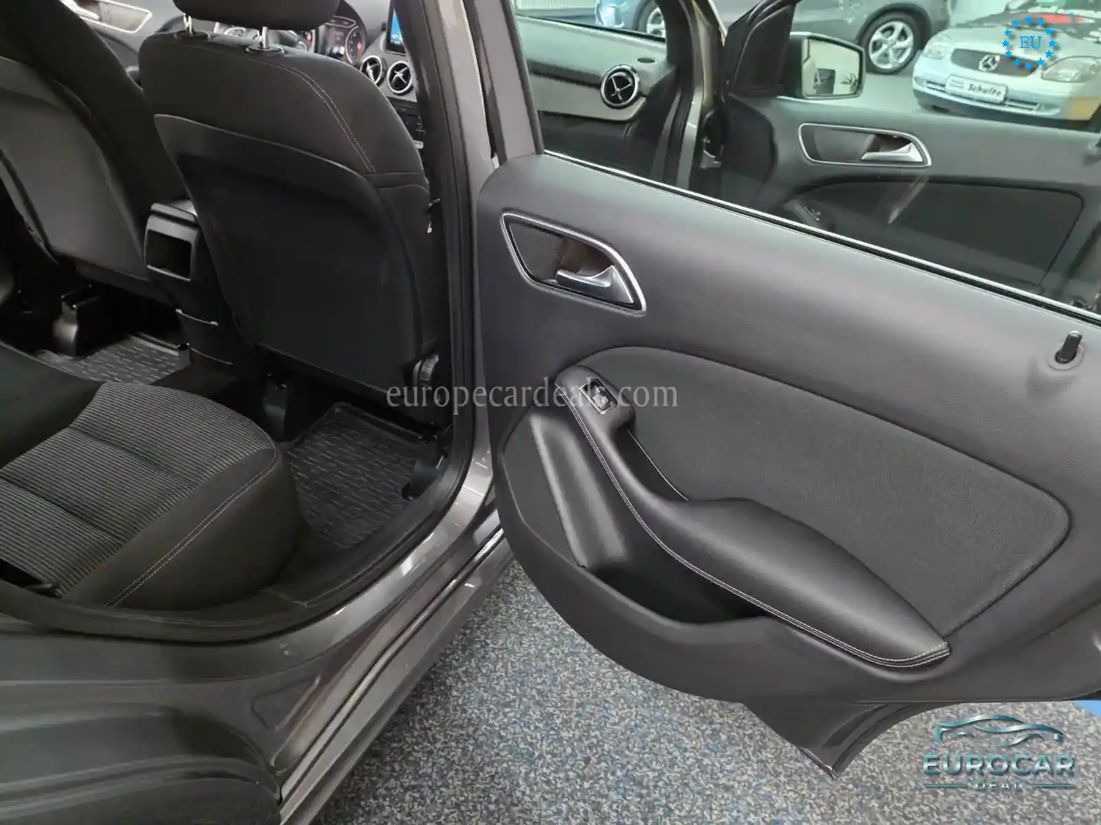 Mercedes-Benz B 180
