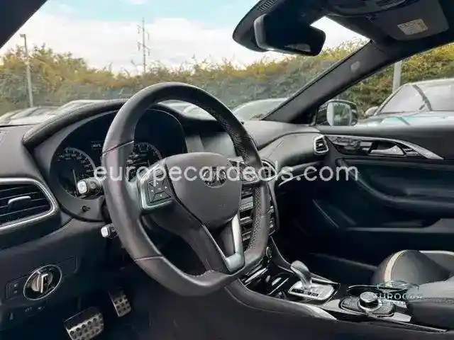 Infiniti Q30