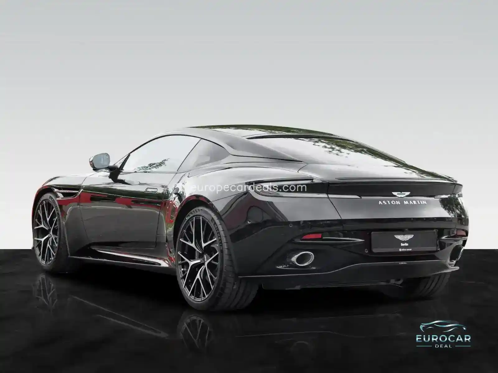 Aston Martin DB12