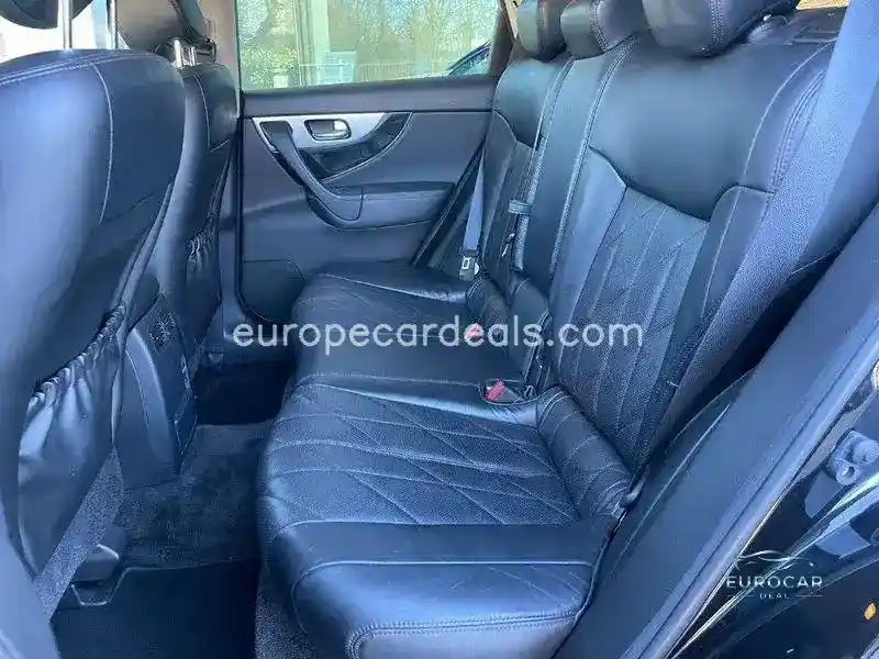Infiniti QX70
