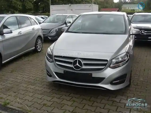 Mercedes-Benz B 180