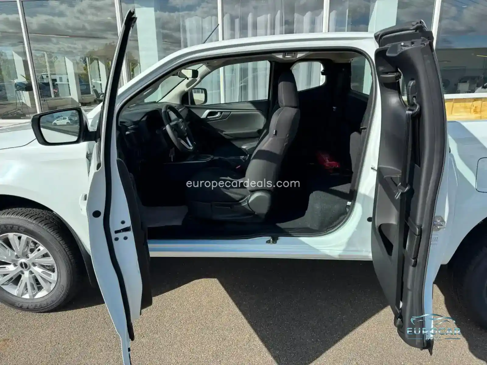 Space Cab 4X4 LS AT 2025