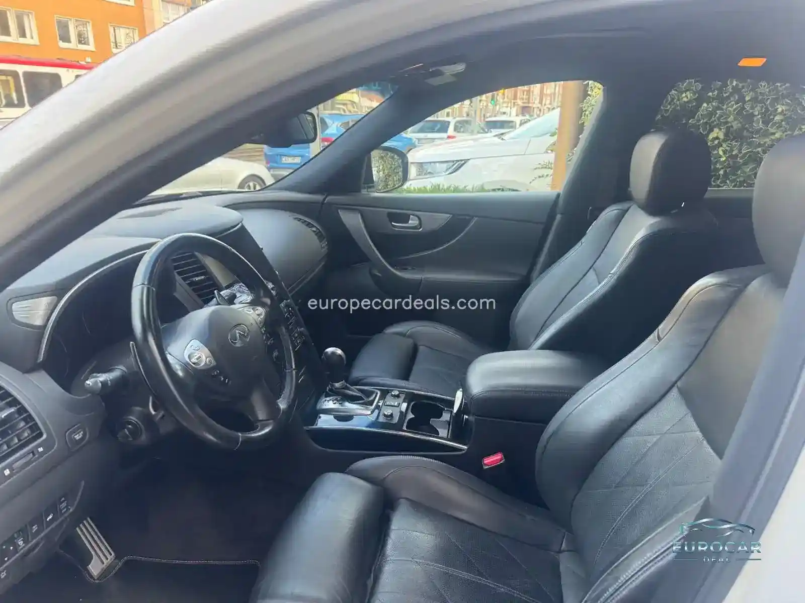 Infiniti QX70