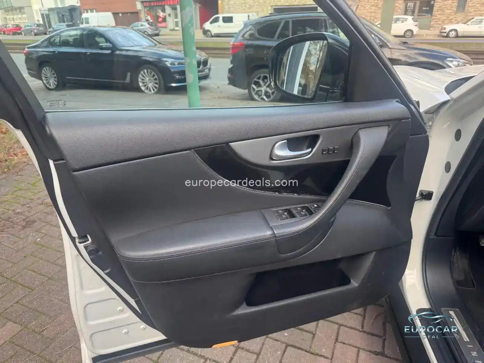 Infiniti QX70