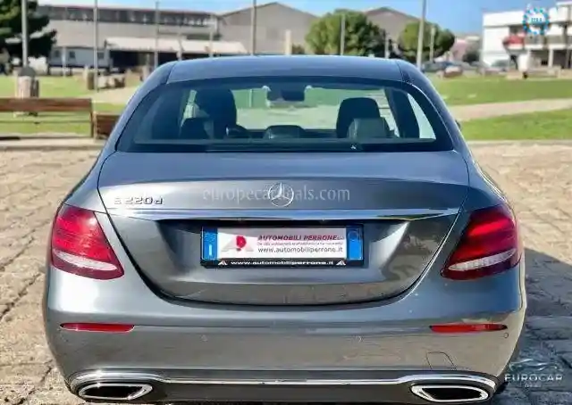 Mercedes-Benz E 220