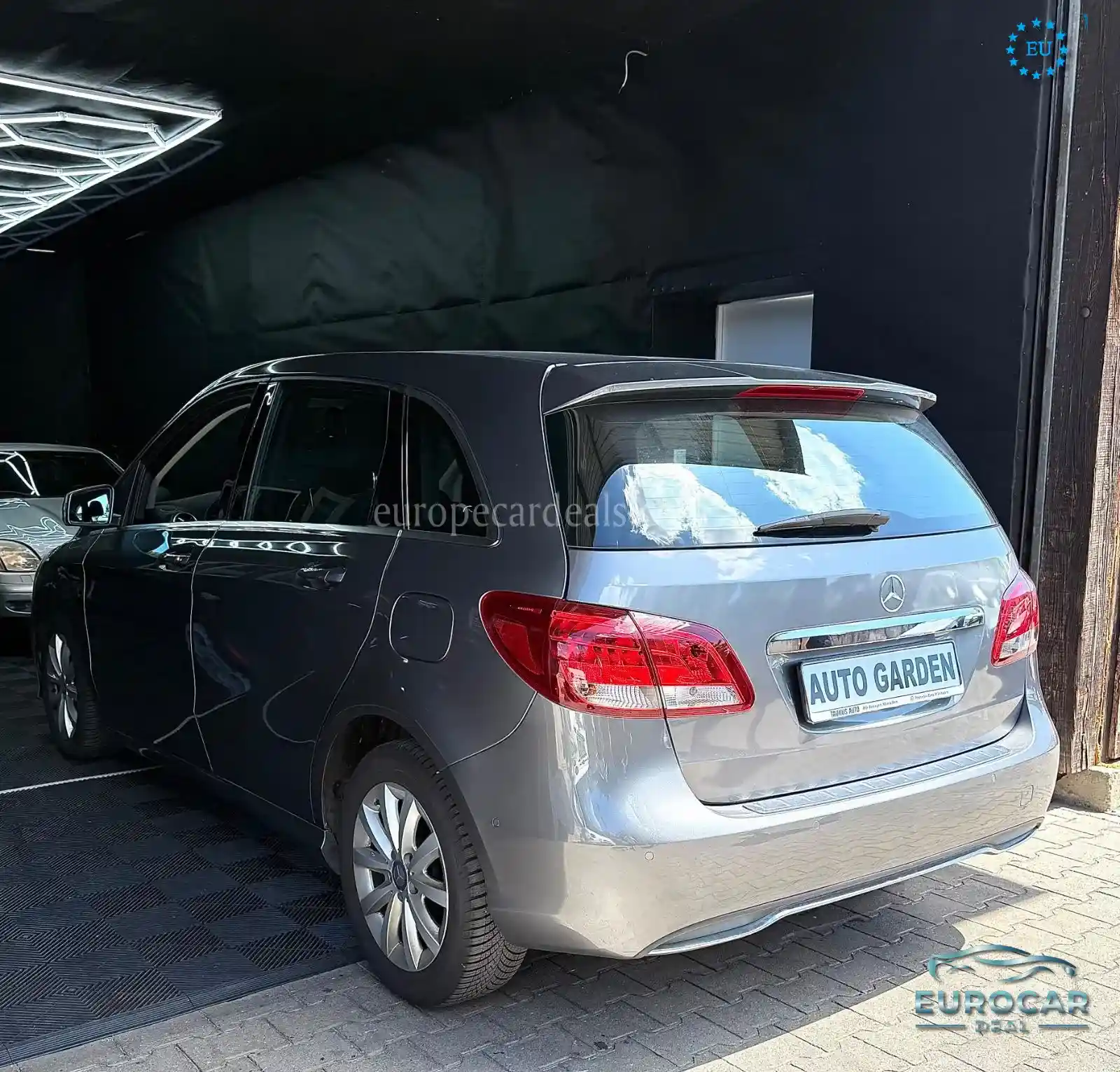 Mercedes-Benz B 180