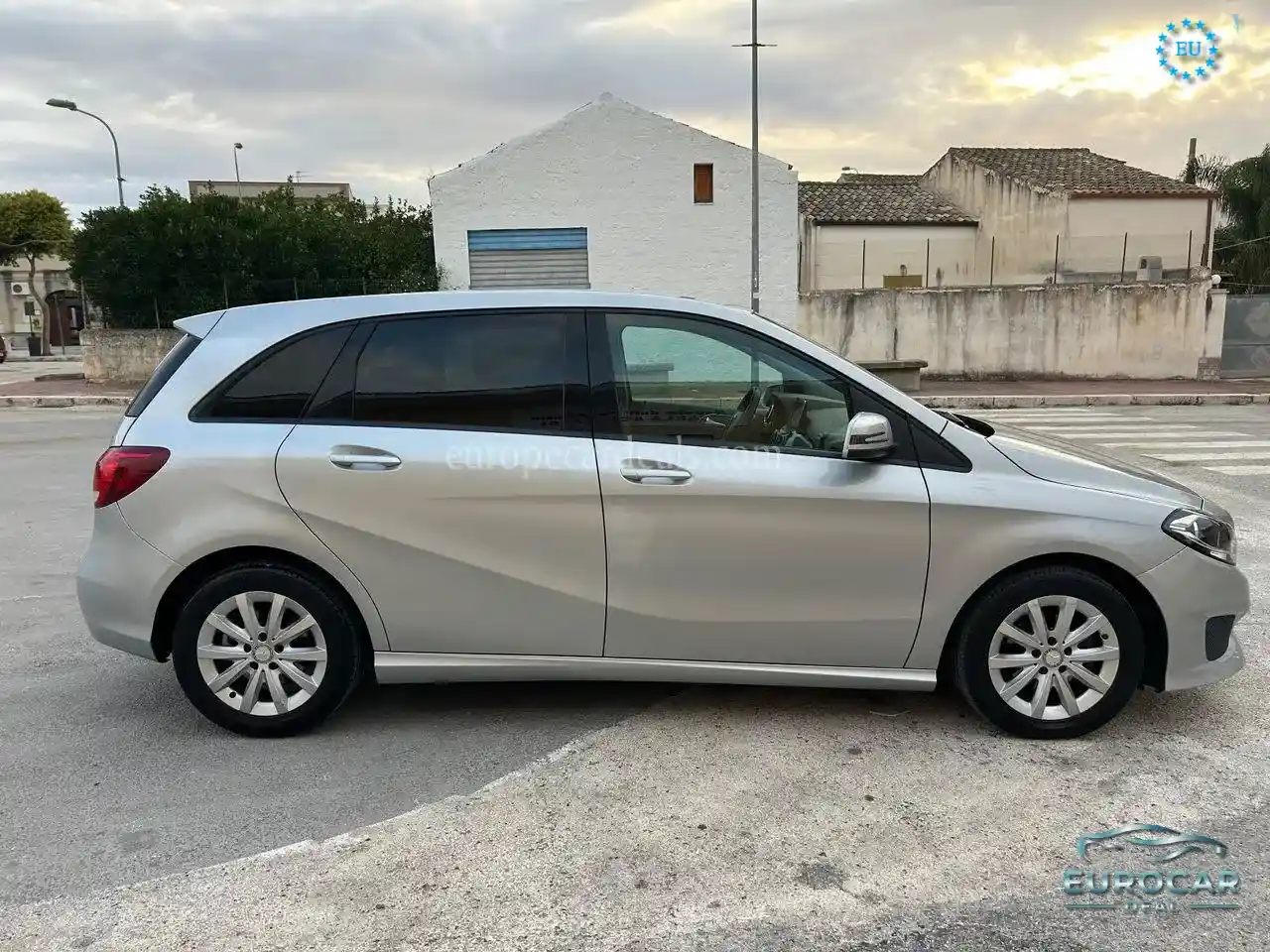 Mercedes-Benz B 180