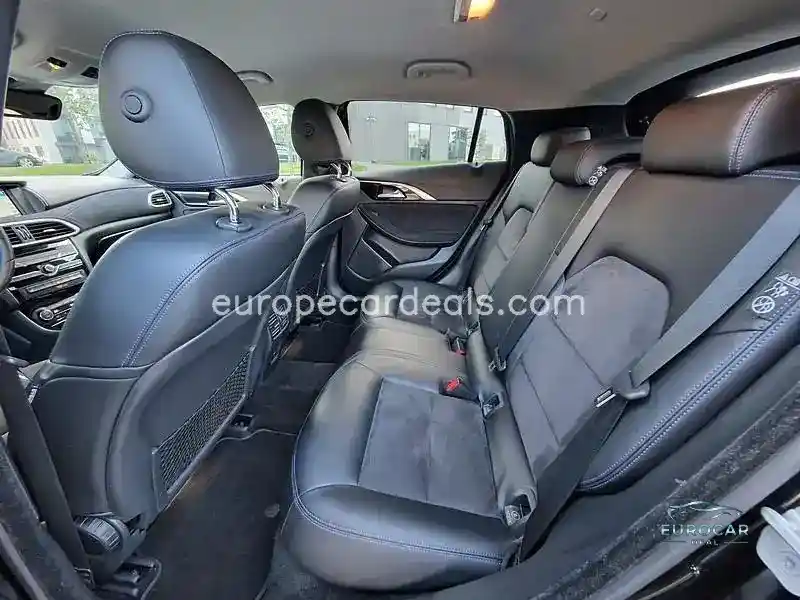 Infiniti Q30