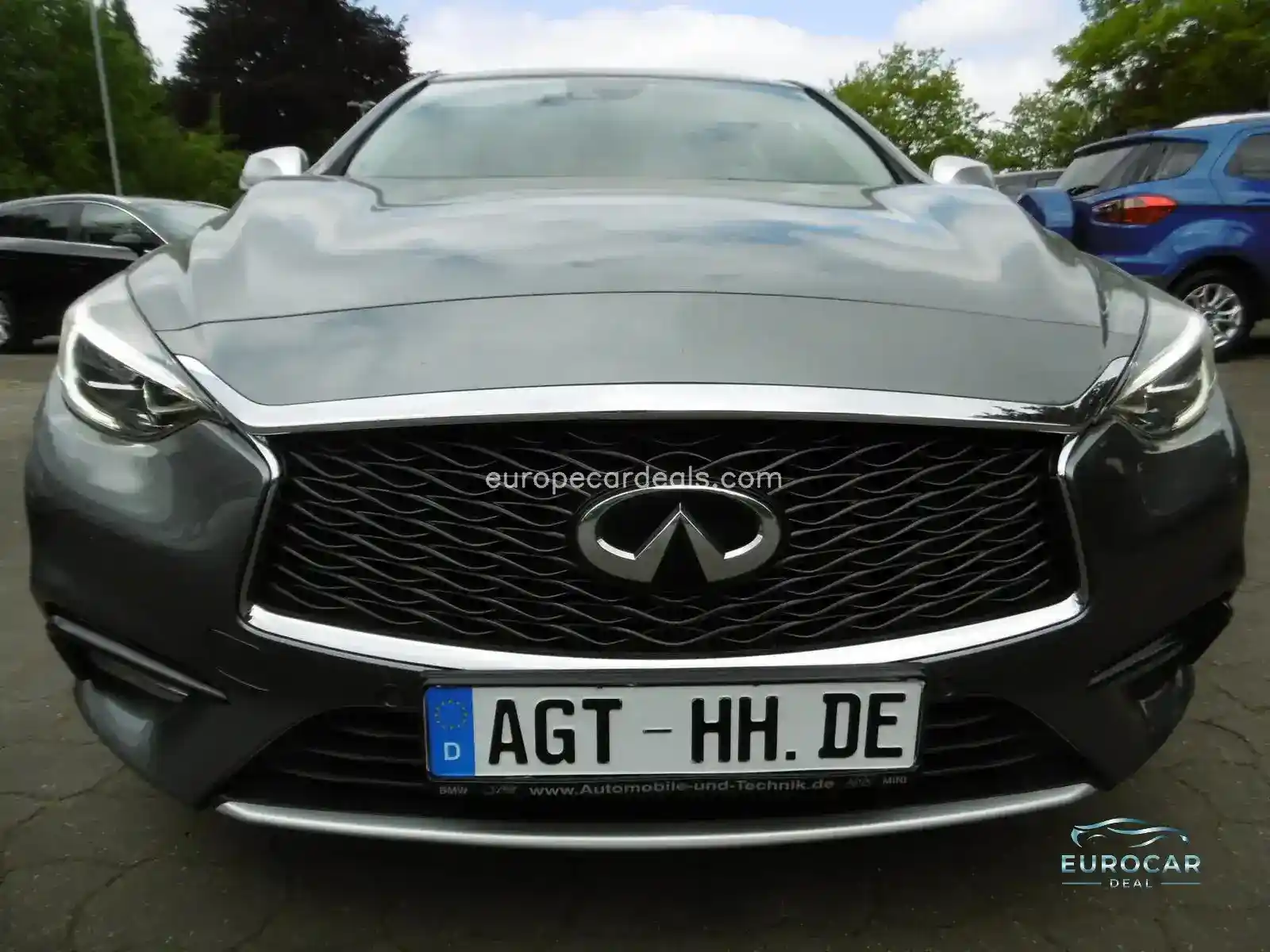 Infiniti Q30
